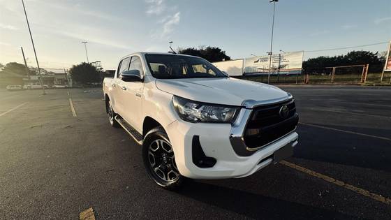 TOYOTA HILUX 2.8 D-4D TURBO DIESEL CD SRV 4X4 AUTOMÁTICO TOYOTA HILUX 2.8 D-4D TURBO DIESEL CD SRV 4X4 AUTOMÁTICO